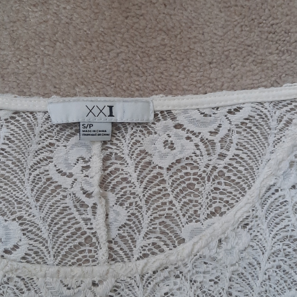 Fringed lace top - Picture 2 of 5